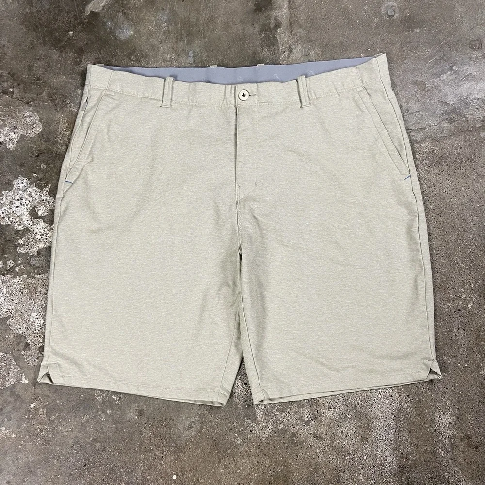 Tommy Bahama Chip Shot Island Zone Golf Shorts Size 42x10 Beige Chino Fish Logo